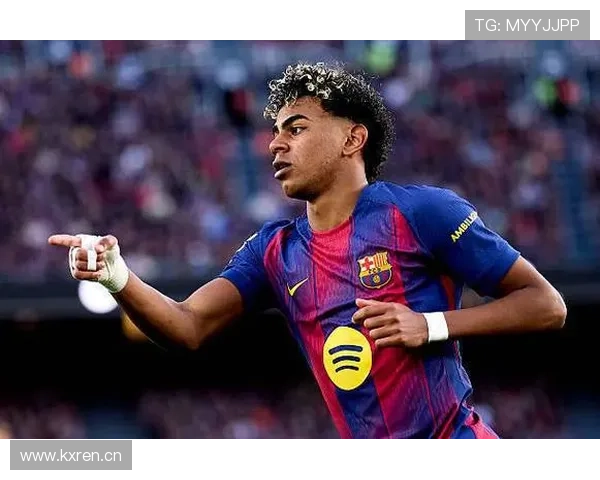 亚马尔与博扬巅峰期对比:巴萨神童成长路径与生涯走向的关键差异分析 亚马尔与博扬巅峰期对比:巴萨神童成长路径与生涯走向的关键差异分析