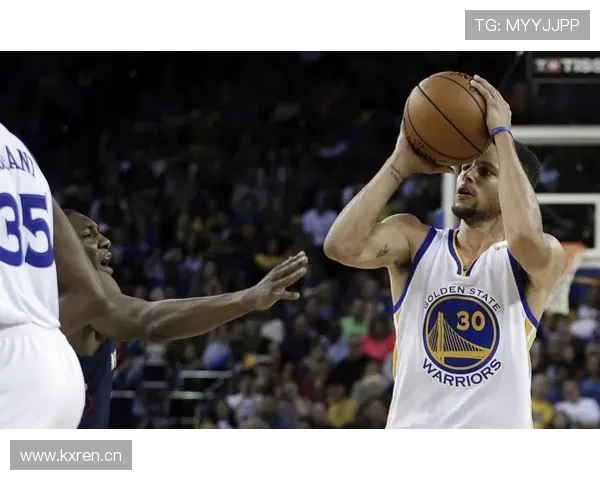 乔丹·汤普森训练完直接去超市抢最后一盒打折牛排，这反差谁懂