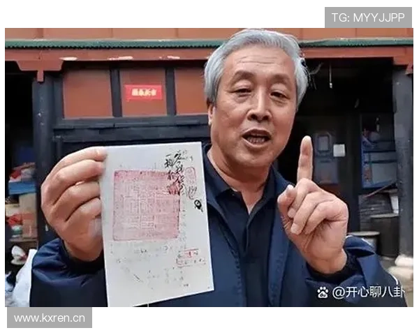 刷到许昕的家居照，沙发像展厅，我的工资像纸片儿