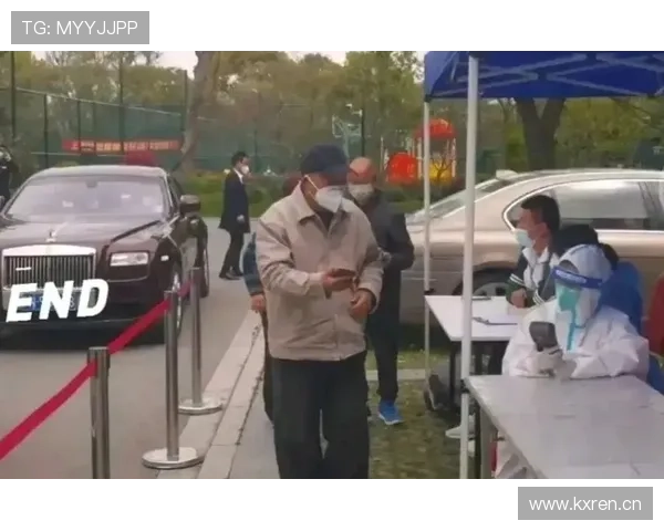 泰格·伍兹一走进俱乐部，保安开路豪车排队，我在门口数零钱尴尬得笑不出来