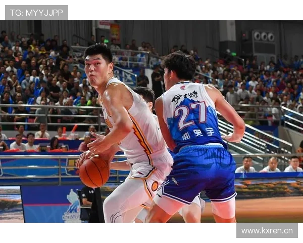 篮球比赛中持球五秒违例的具体判定标准是什么？
