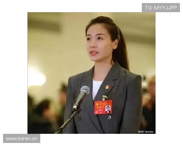 魏秋月健身完直接冲菜市场，手上那块名表亮得让人怀疑人生